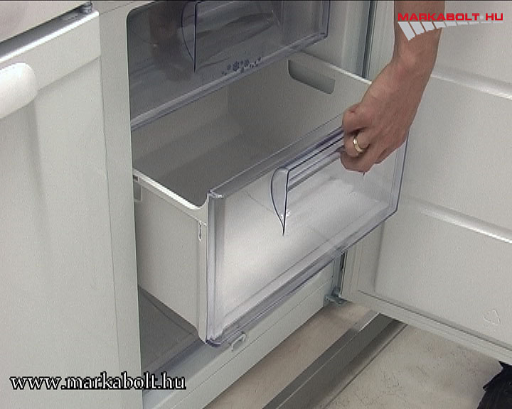 N&eacute;zd meg a Zanussi ZRB 936 PW vide&oacute;j&aacute;t