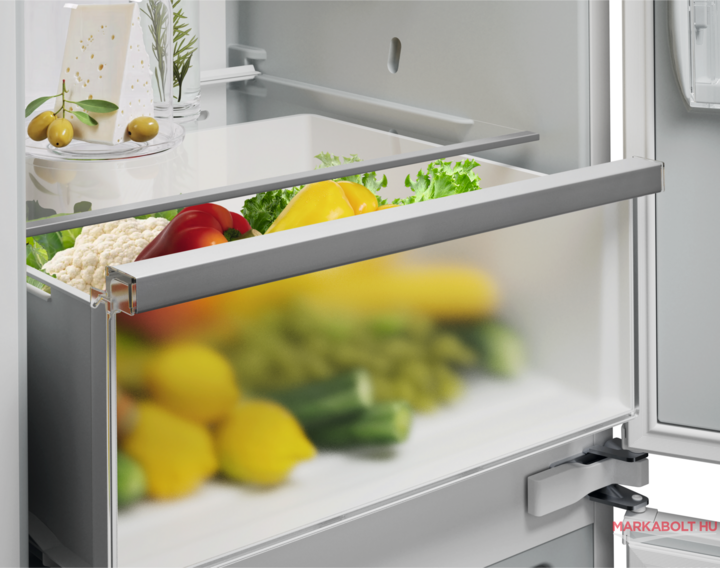 Electrolux LNA7CE18S beépíthető hűtőgép 3 év garancia